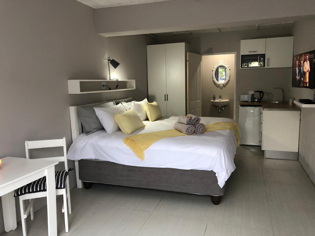 Second Best Accommodation イースト・ロンドン エクステリア 写真