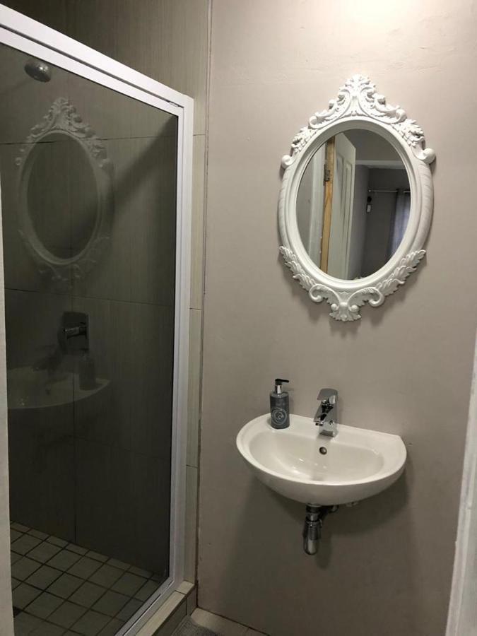 Second Best Accommodation イースト・ロンドン エクステリア 写真