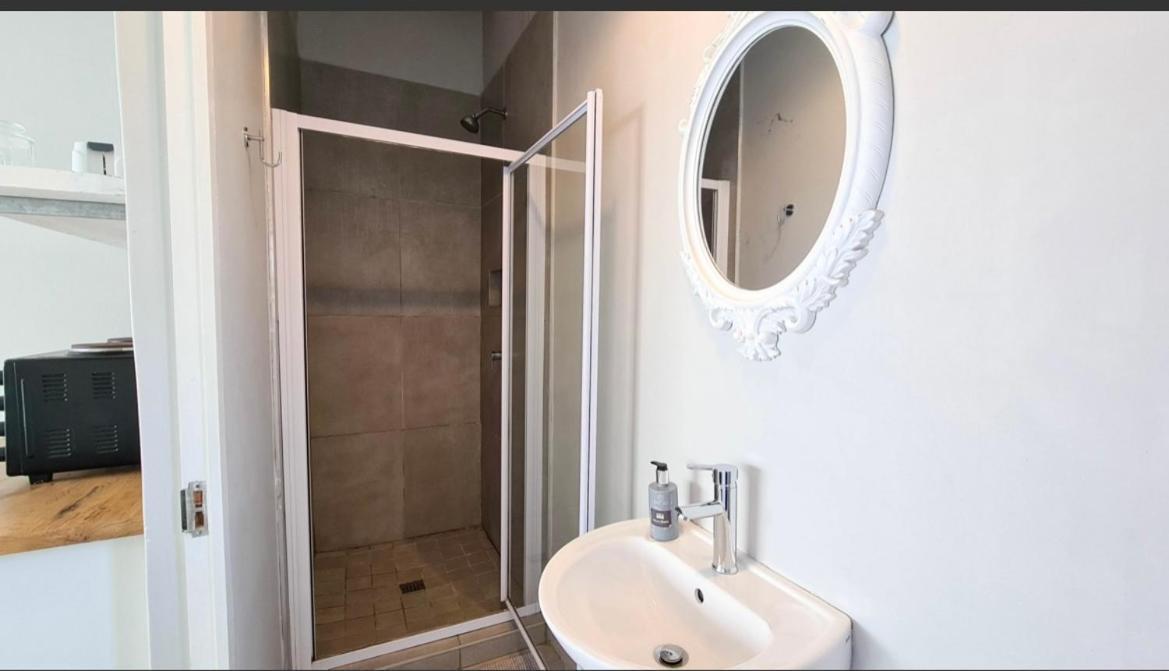 Second Best Accommodation イースト・ロンドン エクステリア 写真